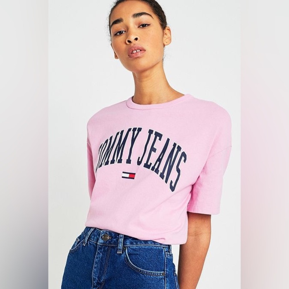 ✨SALE✨Tommy Jeans Pink Collegiate T-shirt - Size Small